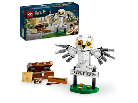 LEGO Harry Potter Hedwig™ at 4 Privet Drive 76425