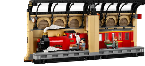 LEGO Harry Potter Book Nook: Hogwarts™ Express 76450
