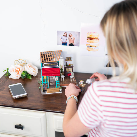 DIY Miniature House Kit: Simon's Coffee