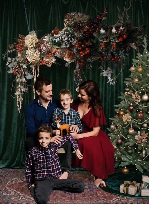 Take your Holiday Photos at Poppy's 🎄🔔🥂